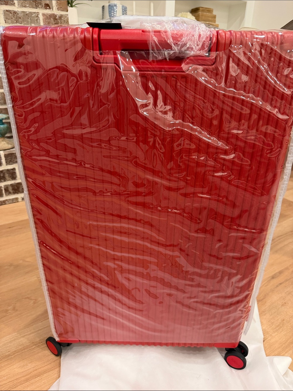 NOBL Red Hard-Shell Check In  Silver Trim 28 inch - Picture 6 of 8